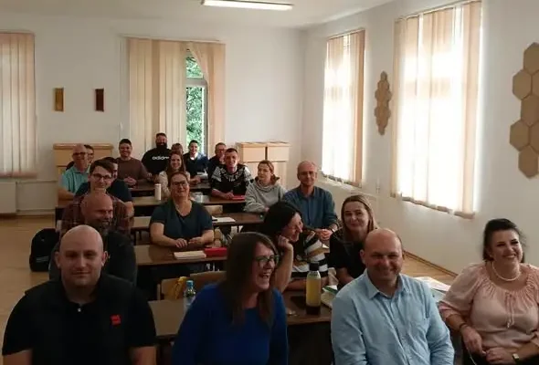 Pierwsze zajęcia przyszłych pszczelarzy w Jaworze