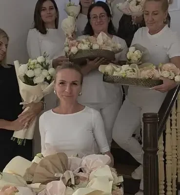 Uczniowie z Jawora podzielili się kwiatami z pensjonariuszami DPS