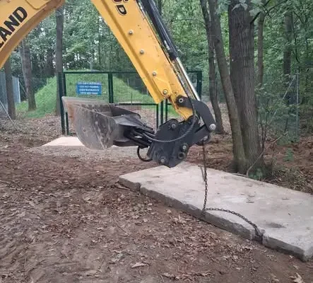 Nowy wjazd i rów odwadniający przy ujęciu wody w Jakuszowej