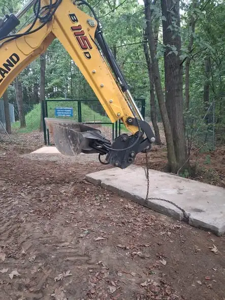 Nowy wjazd i rów odwadniający przy ujęciu wody w Jakuszowej