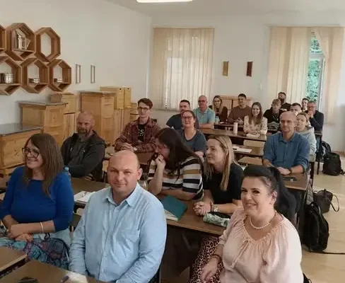 Pierwsze zajęcia pszczelarskie w Zespole Szkół Medycznych w Jaworze