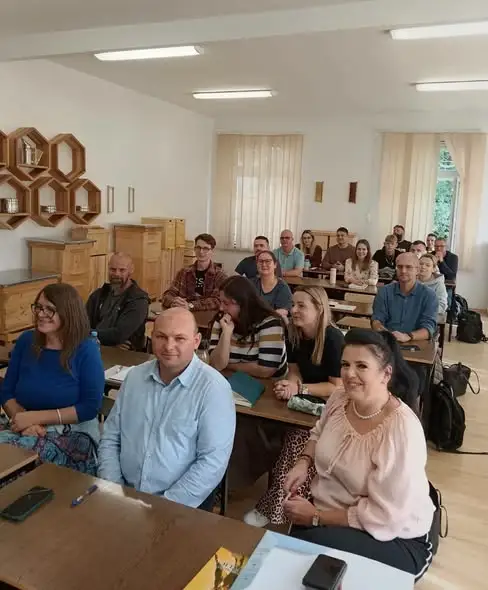 Pierwsze zajęcia pszczelarskie w Zespole Szkół Medycznych w Jaworze
