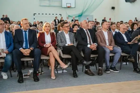 Szkoła Podstawowa w Snowidzy świętowała nadanie imienia Jana Brzechwy