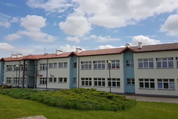 Zgubiony telefon czeka na właściciela w sekretariacie ZSP w Męcince