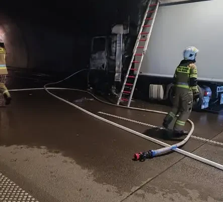 Pożar ciężarówki w tunelu TS-26 na S3 — akcja strażaków z Bolkowa