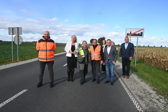 Droga wojewódzka nr 345 w Bielanach po remoncie – nowa nawierzchnia i chodnik