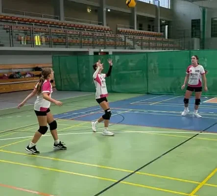 Debiut młodych siatkarek z UKS Olimpia Jawor w Dolnośląskiej Lidze Mistrzów