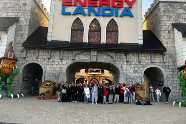 Uczniowie ze Snowidzy i Targoszyna zdobyli Energylandię – szkolna wycieczka pełna emocji