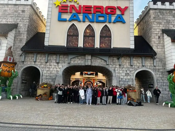 Uczniowie ze Snowidzy i Targoszyna zdobyli Energylandię – szkolna wycieczka pełna emocji