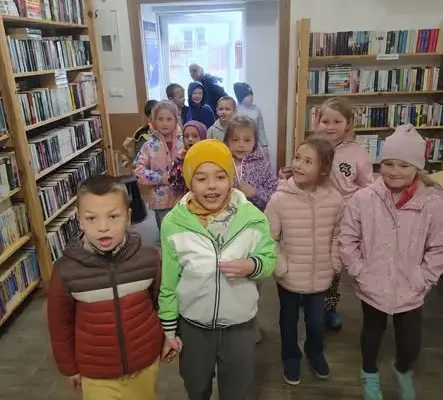 Pierwszaki z Targoszyna stworzyły nowe kapelusze dla Pani Wrony