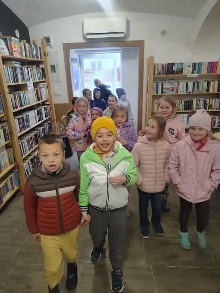 Pierwszaki z Targoszyna stworzyły nowe kapelusze dla Pani Wrony