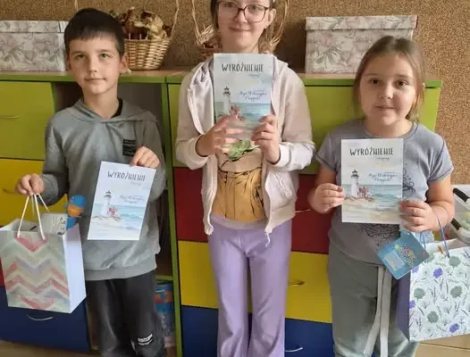 Uczniowie z Jawora wyróżnieni w konkursie plastycznym „Moja Wakacyjna Przygoda”